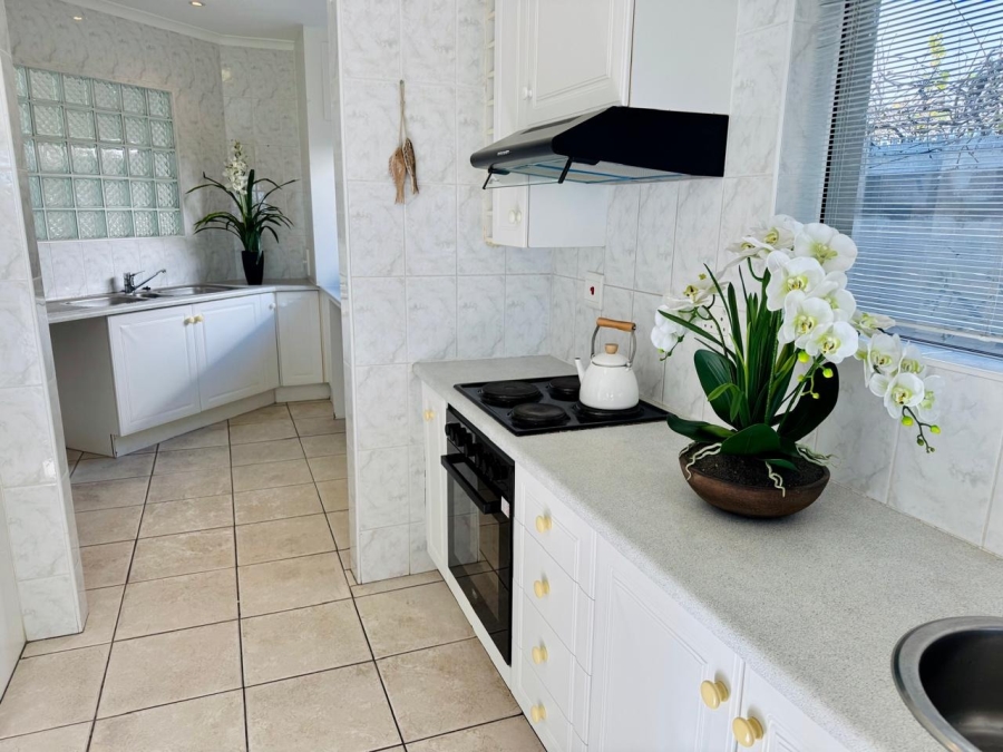 4 Bedroom Property for Sale in Middedorp Western Cape